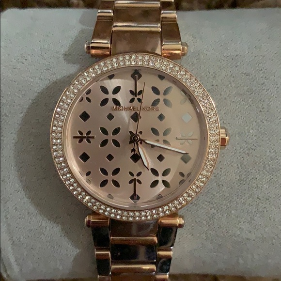 Brand New Rose Gold Michael Kors Watch - Picture 5 of 8